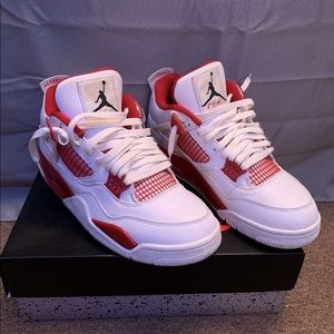 Jordan 4 alternate 89 size 9.5